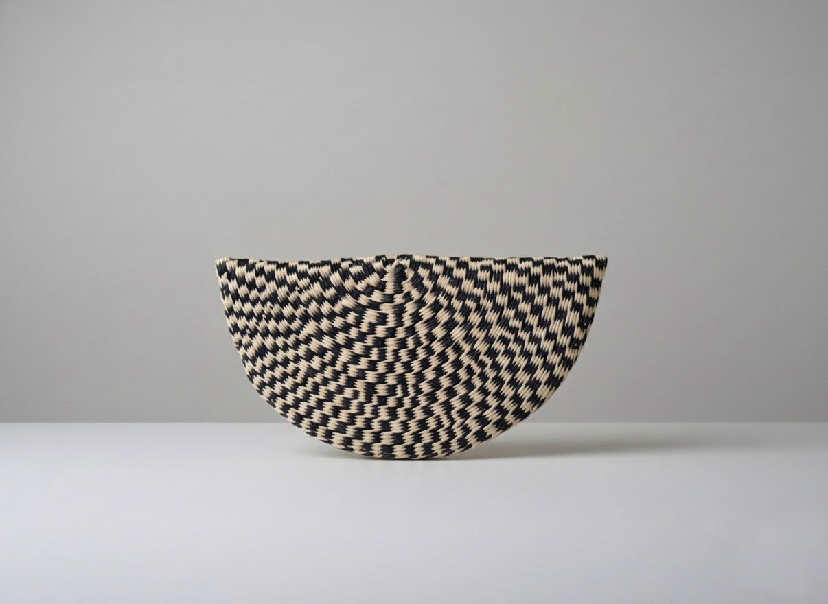 Toquilla Straw Half Moon Clutch – Black & Natural Woven Bag, Handwoven Artisan Ecuador Purse, Statement Evening Clutch