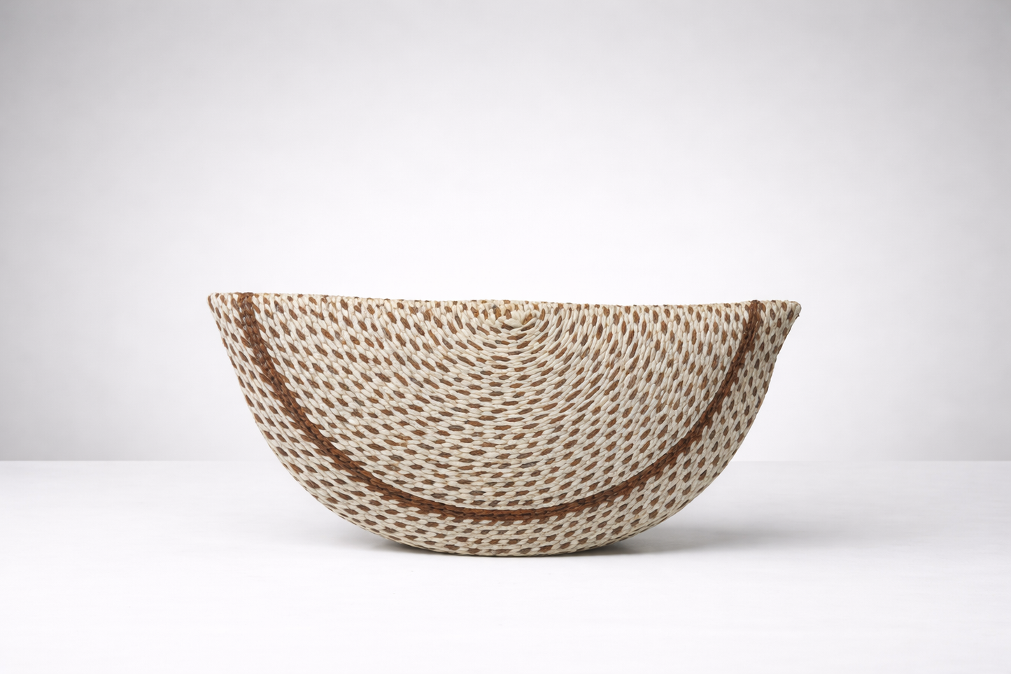 Toquilla Straw Half Moon Clutch – Neutral Woven Minimalist Bag, Handmade Artisan Purse, Elegant Summer Clutch